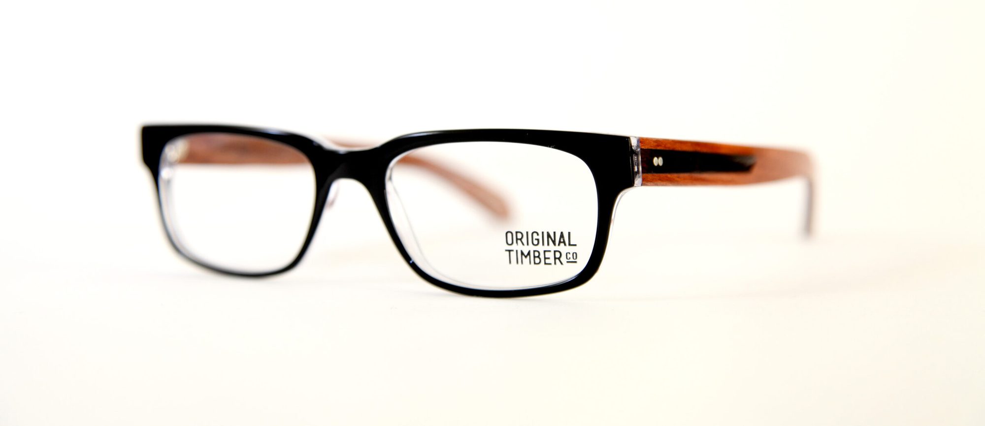 Black frames, Warm wood temples