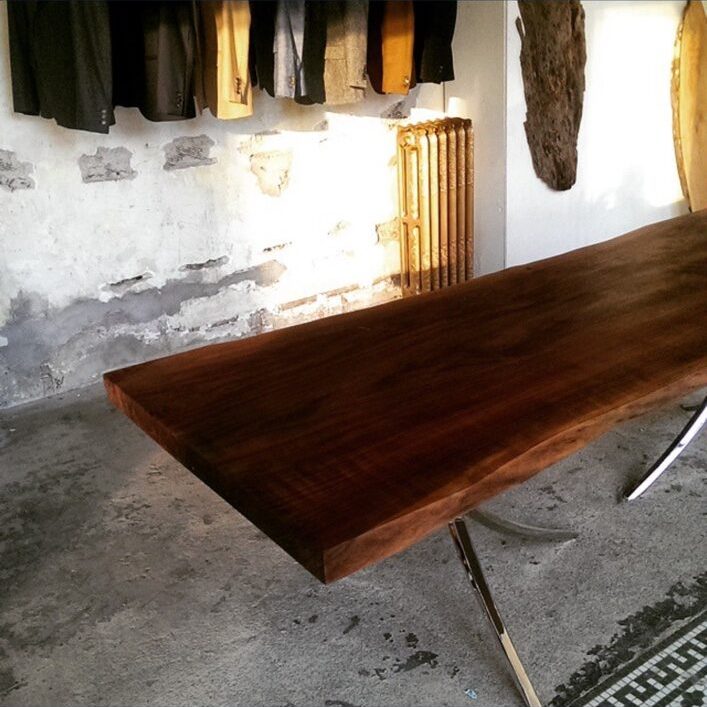 Live-edge table, Metal base